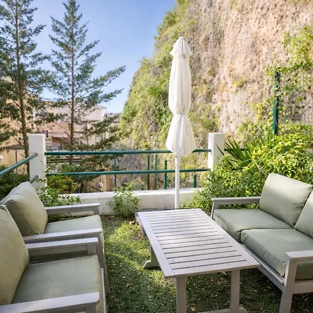 Campo De Ourique Portuguese 2-bedroom With Backyard * Lisbon